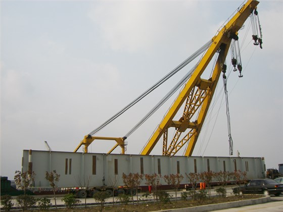 港口物流船運(yùn)吊裝作業(yè)