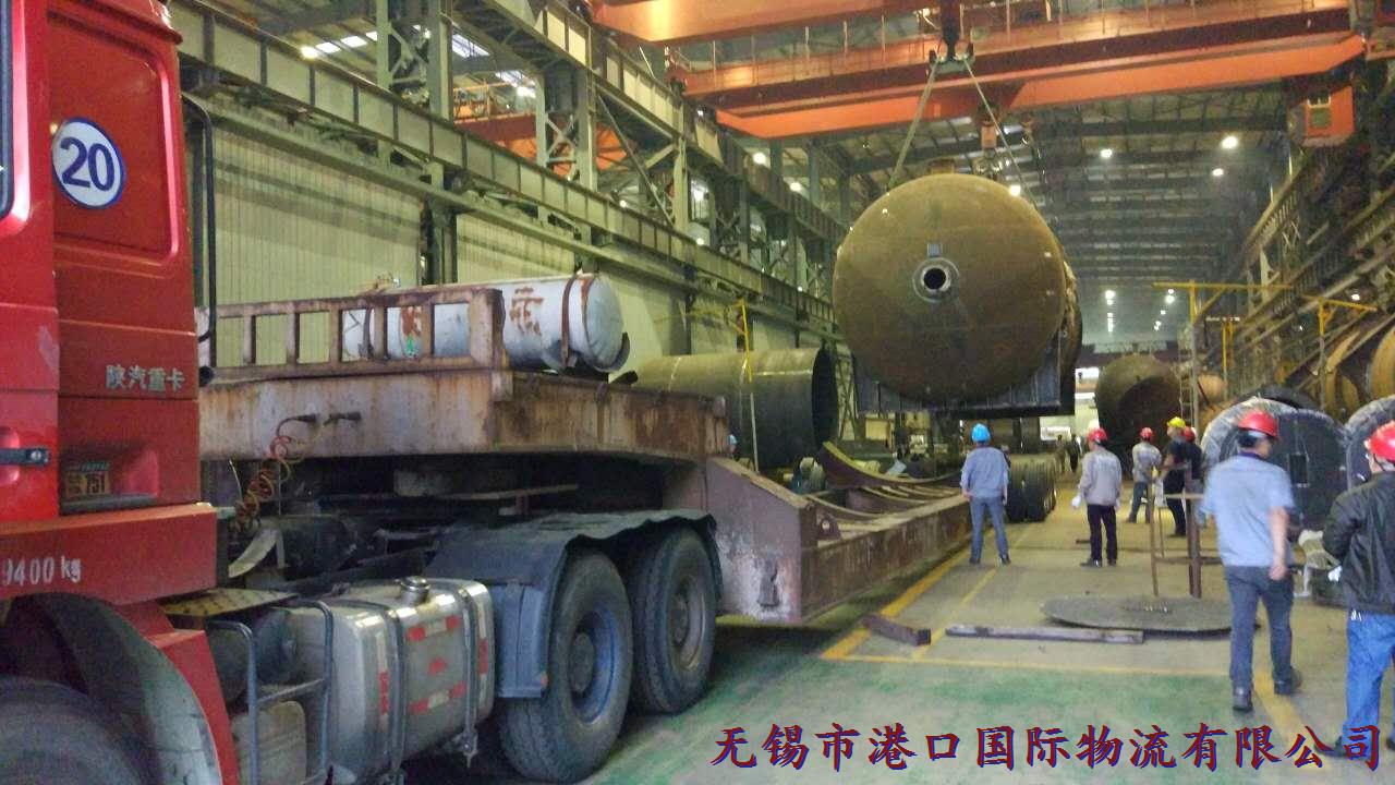 港口國(guó)際物流大件運(yùn)輸，設(shè)備裝車2