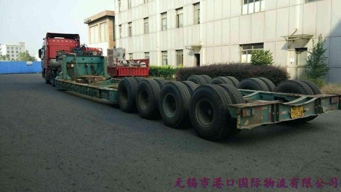 大型甲板罐運(yùn)輸車輛2