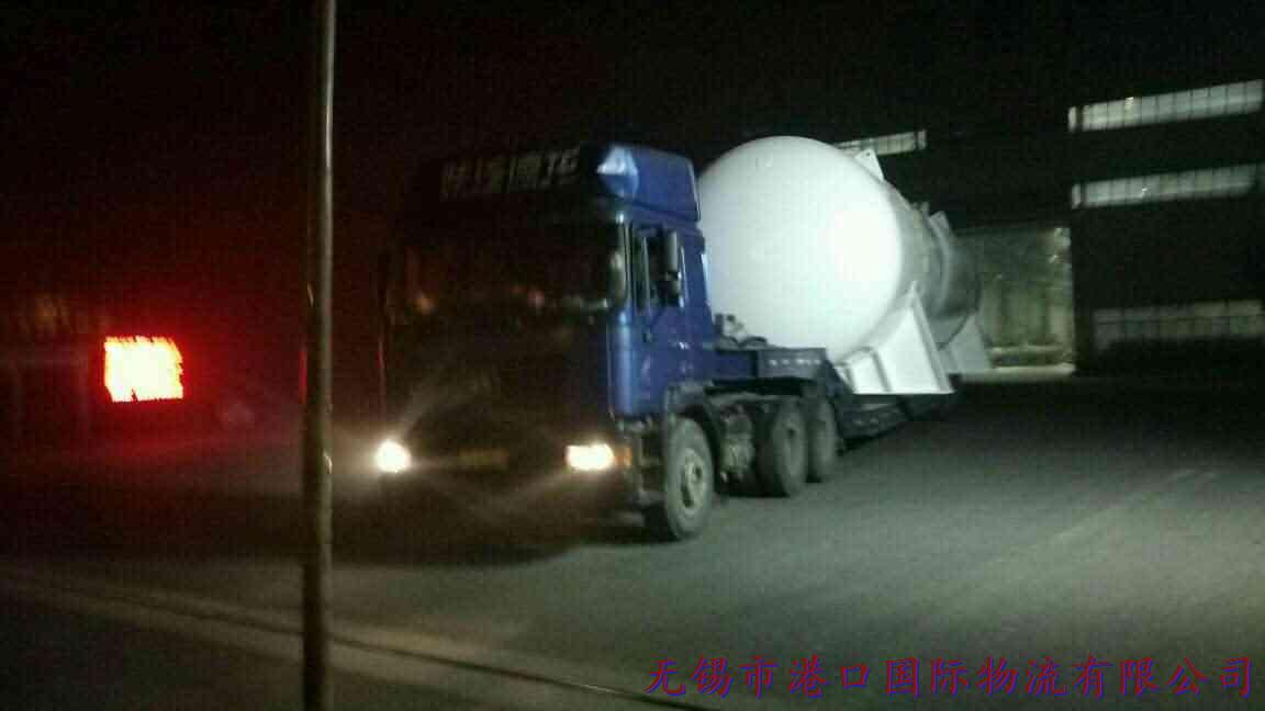 大型甲板罐運(yùn)輸途中3