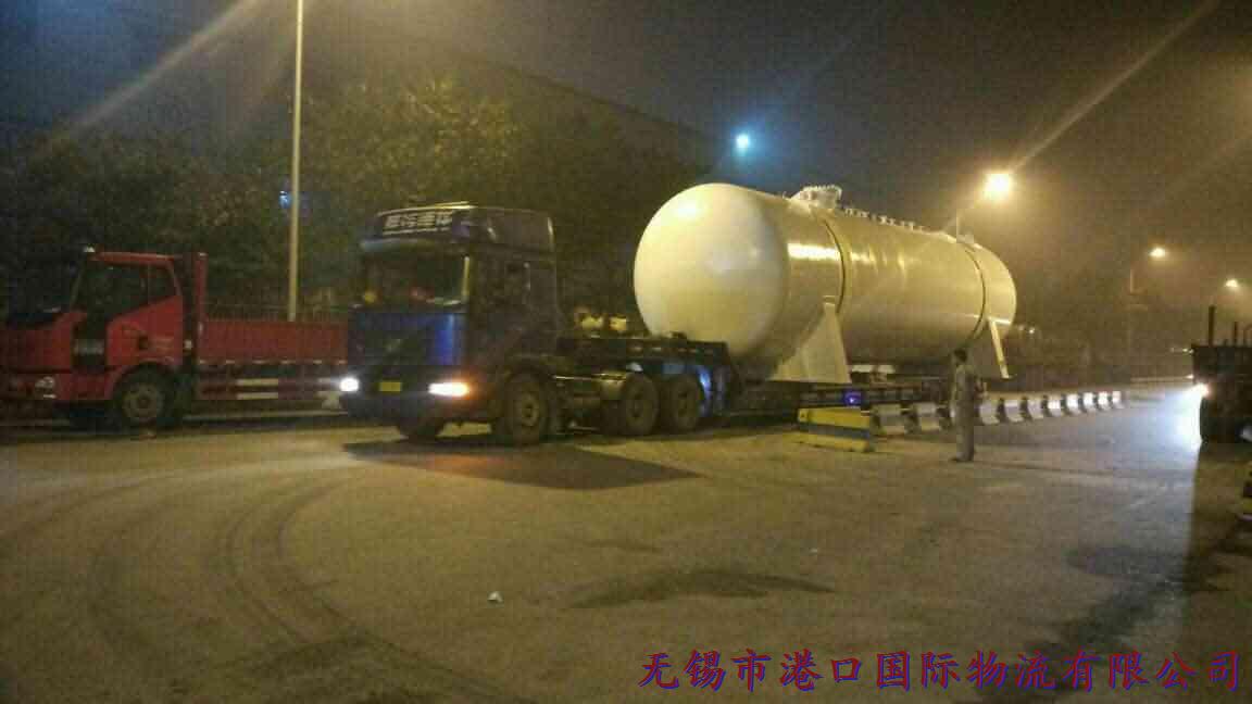 大型甲板罐運(yùn)輸途中4