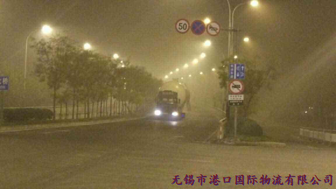 大型甲板罐運(yùn)輸途中5