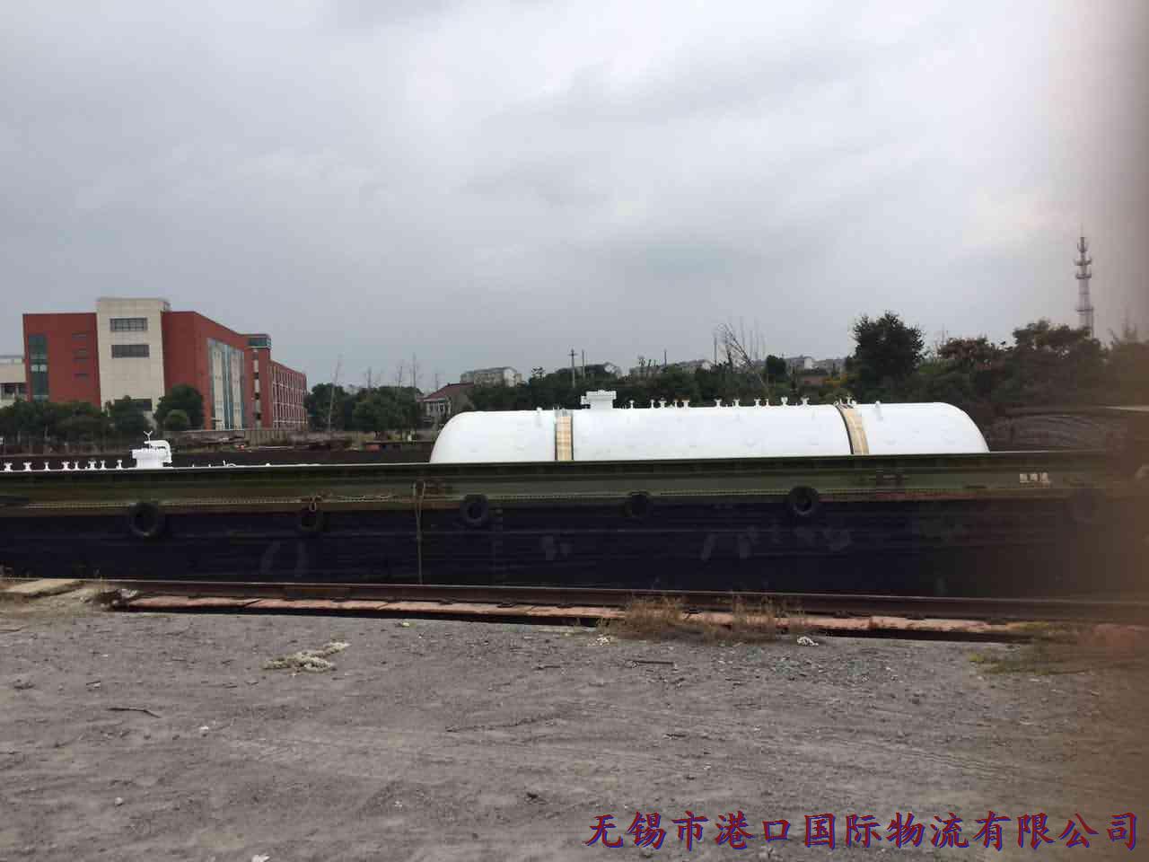 大型甲板罐運(yùn)輸裝船成功3