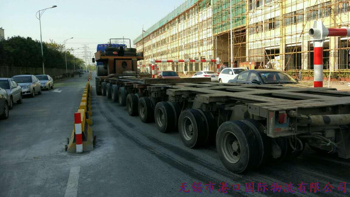 大件運(yùn)輸車輛展示